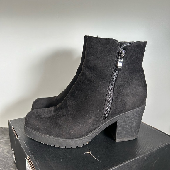 Dream Paris Chunky Heel Ankle Boot - Size 9 - Picture 4 of 15